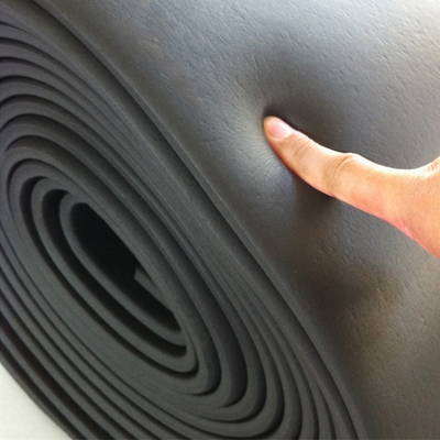 Gepersonaliseerde hoogwaardige NBR / PVC / CR / EPDM schuim rubber isolatie siliconen spons rubber plaat plaat roll
