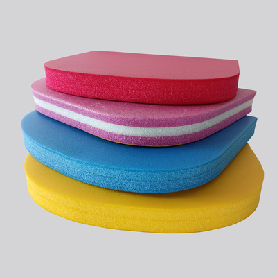 Hoge kwaliteit laagdichtheid IXPE kussen waterdicht warmverkopende surfplank bodyboard drijvend schuimpad XPE schuimmateriaal