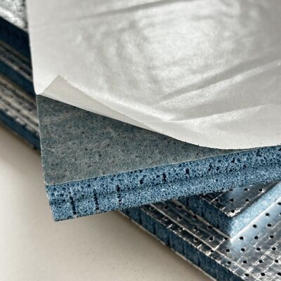 Semi-opencellig polyolefine PO-akoestisch schuim met aluminiumfolielaag en zelfklevende achterkant Premium geluidsreducerende isolatieplaten Brandbestendig en eenvoudig te installeren voor ventilatiesystemen
